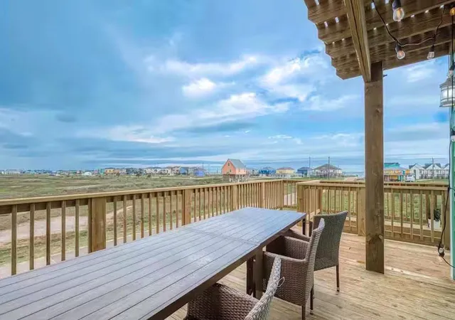 3rd image of 226 Bay Ave, Freeport, TX 77541 | MLS# 37159331