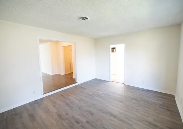 3rd image of 5631 Westover St, Houston, TX 77033 | MLS# 45325296