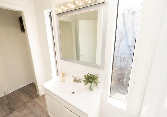 4th image of 5631 Westover St, Houston, TX 77033 | MLS# 45325296