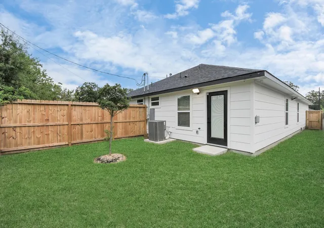 33rd image of 5125 Chennault St #A/B, Houston, TX 77033 | MLS# 37528790