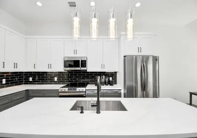 3rd image of 5125 Chennault St #A/B, Houston, TX 77033 | MLS# 37528790
