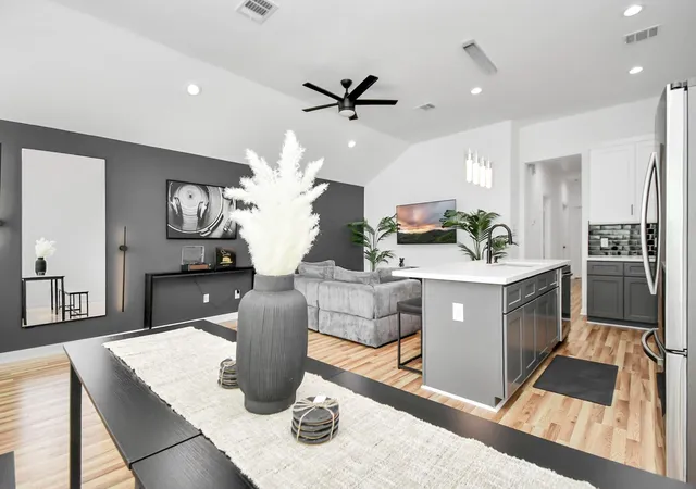 4th image of 5125 Chennault St #A/B, Houston, TX 77033 | MLS# 37528790