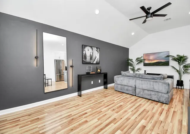 5th image of 5125 Chennault St #A/B, Houston, TX 77033 | MLS# 37528790