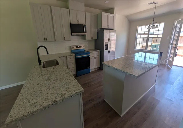 Photo 4 of Townhouse for sale at 7178 Crownwest St #7178, Houston, TX 77072 | MLS# 85320787 | Listing updated on 2026-09-11