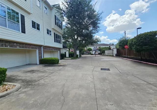 Photo 2 of Sale Pending at 9200 Westheimer Rd #203, Houston, TX 77063 | MLS# 70408476 | Listing updated on 2026-09-09