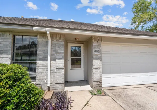 3rd image of 2035 Woodhue Dr, Spring, TX 77386 | MLS# 97528761