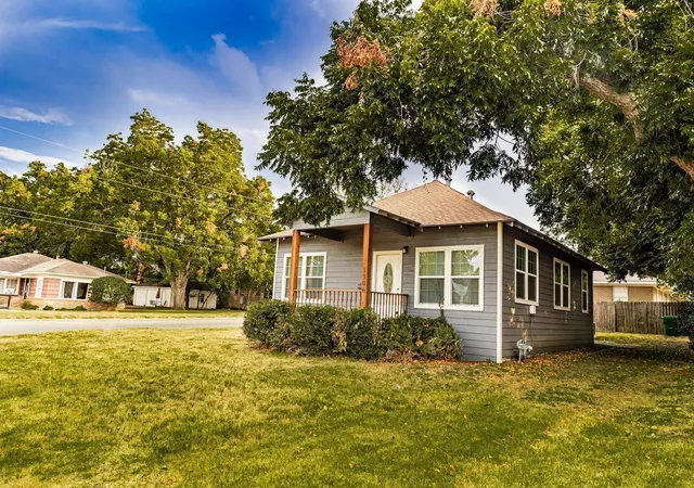 Homes for sale in Brenham, TX | 1306 S Austin St, Brenham, TX 77833 | MLS# 66866018