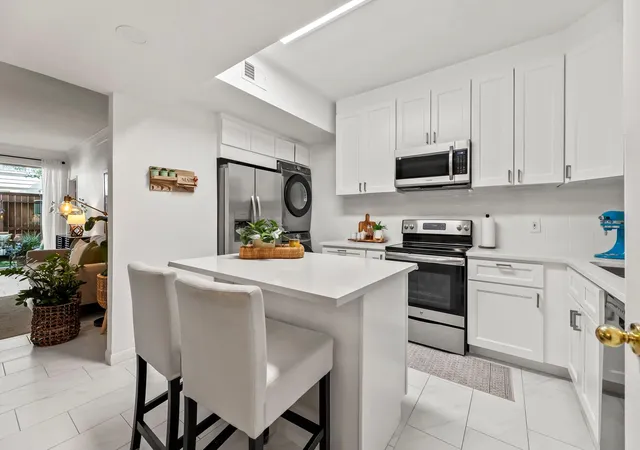 4th image of 2100 Tanglewilde St #141, Houston, TX 77063 | MLS# 62525461