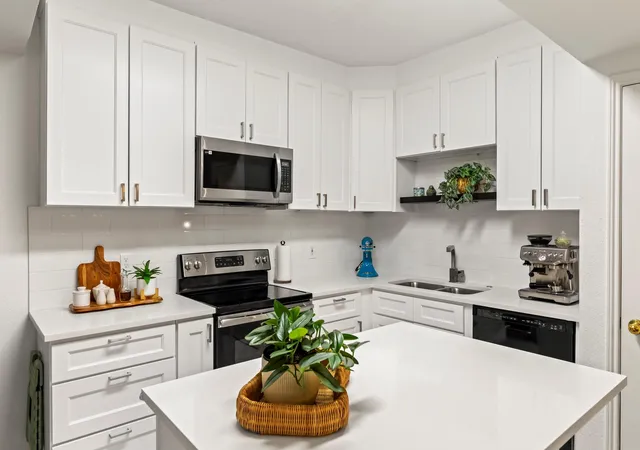 5th image of 2100 Tanglewilde St #141, Houston, TX 77063 | MLS# 62525461