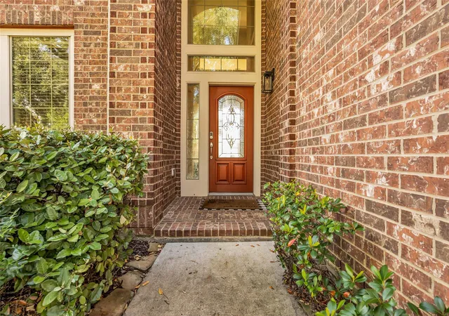 Photo 3 of Sale Pending at 2807 Arbor Brk Ln, Pearland, TX 77584 | MLS# 88571889 | Listing updated on 2026-09-16