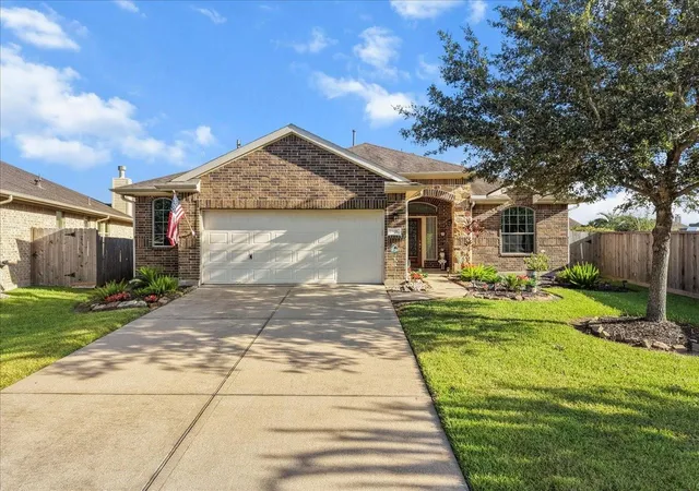 1st image of 2406 Santiago Ln, League City, TX 77573 | MLS# 37924268