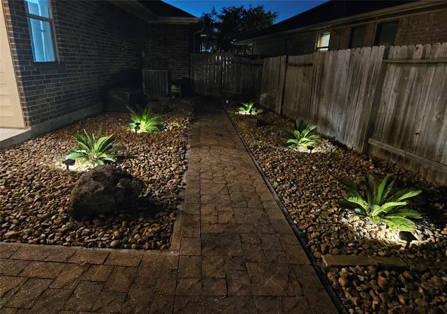 Photo 3 of Sale Pending at 2406 Santiago Ln, League City, TX 77573 | MLS# 37924268 | Listing updated on 2026-10-10