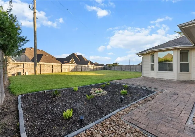Photo 4 of Sale Pending at 2406 Santiago Ln, League City, TX 77573 | MLS# 37924268 | Listing updated on 2026-10-10