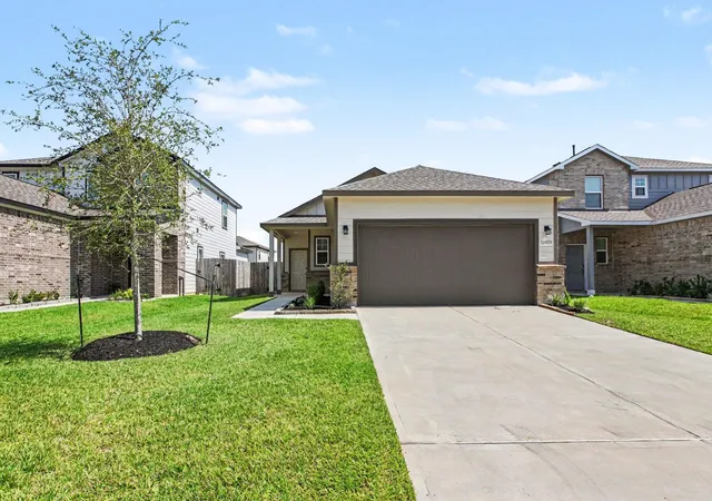 Photo 3 of Single family home for sale at 16909 Needlepoint Dr, Conroe, TX 77304 | MLS# 17771370 | Listing updated on 2026-09-15
