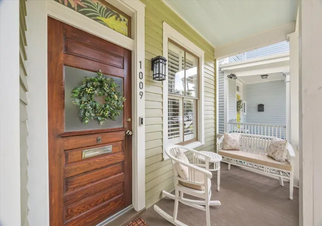 Photo 2 of Sale Pending at 1009 Church St, Galveston, TX 77550 | MLS# 5079448 | Listing updated on 2026-09-11