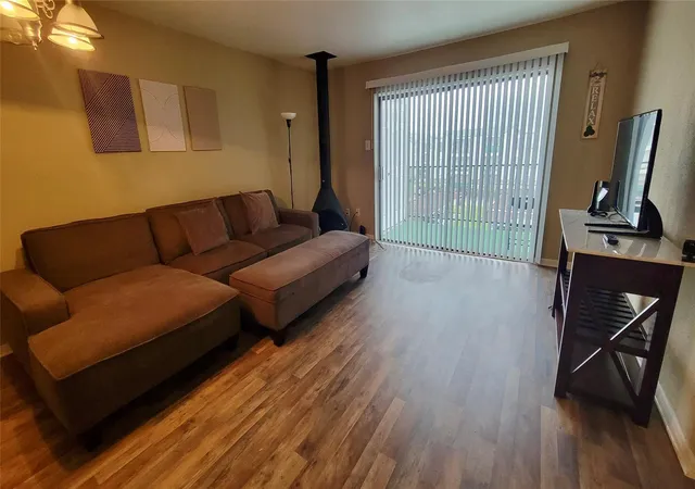 2nd image of 2824 S Bartell Dr, Houston, TX 77054
