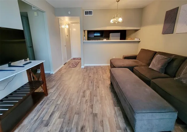 3rd image of 2824 S Bartell Dr, Houston, TX 77054