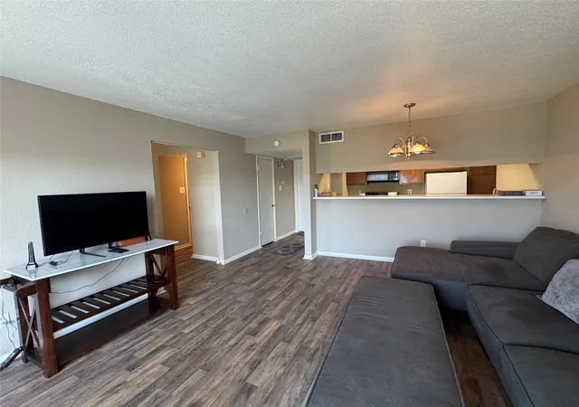 4th image of 2824 S Bartell Dr, Houston, TX 77054