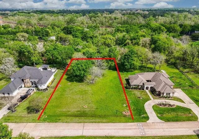 Photo 2 of Sale Pending at 32915 Whitburn Trl, Fulshear, TX 77441 | MLS# 86428255 | Listing updated on 2026-09-03