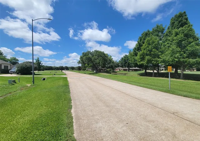 Photo 3 of Sale Pending at 32915 Whitburn Trl, Fulshear, TX 77441 | MLS# 86428255 | Listing updated on 2026-09-03