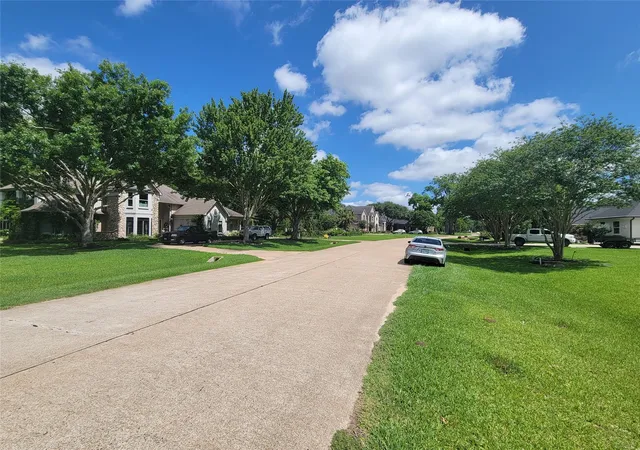 Photo 4 of Sale Pending at 32915 Whitburn Trl, Fulshear, TX 77441 | MLS# 86428255 | Listing updated on 2026-09-03