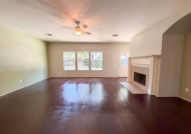 Photo 3 of Sale Pending at 916 Summer Rain Ct, Conroe, TX 77303 | MLS# 3631734 | Listing updated on 2026-09-10