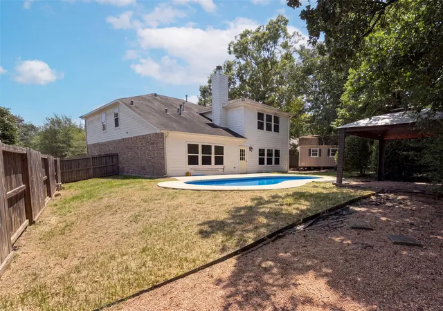 Photo 4 of Sale Pending at 916 Summer Rain Ct, Conroe, TX 77303 | MLS# 3631734 | Listing updated on 2026-09-10