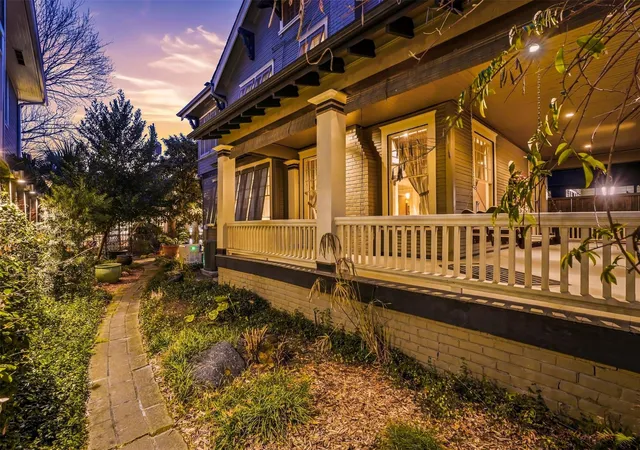 3rd image of 110 Stratford St, Houston, TX 77006 | MLS# 53786051