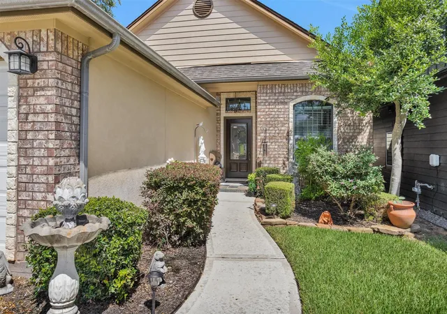 Photo 3 of Single family home for sale at 104 Harbour Town Cir, Montgomery, TX 77356 | MLS# 23421150 | Listing updated on 2026-09-19