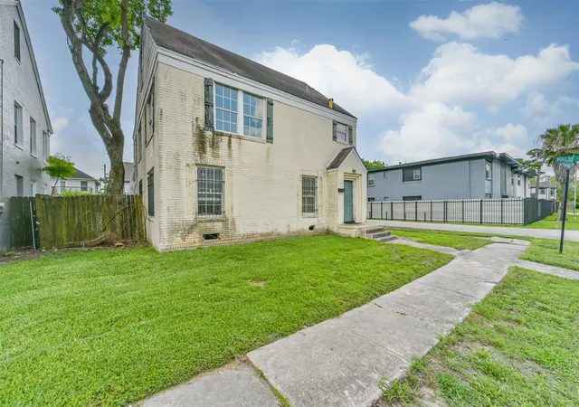 Photo 2 of Sale Pending at 2904 Palm St, Houston, TX 77004 | MLS# 10638430 | Listing updated on 2026-09-15