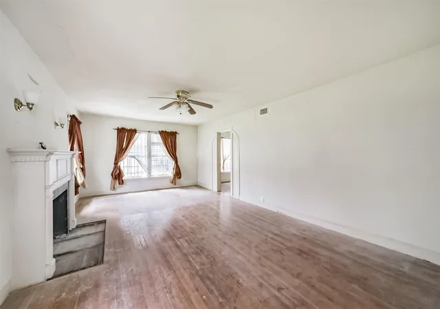 Photo 4 of Sale Pending at 2904 Palm St, Houston, TX 77004 | MLS# 10638430 | Listing updated on 2026-09-15
