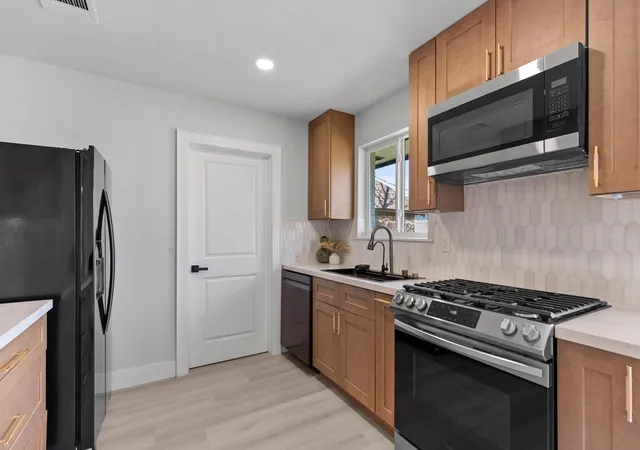 Photo 3 of Single family home for sale at 7617 Ferol Rd, Houston, TX 77016 | MLS# 52745433 | Listing updated on 2026-09-20
