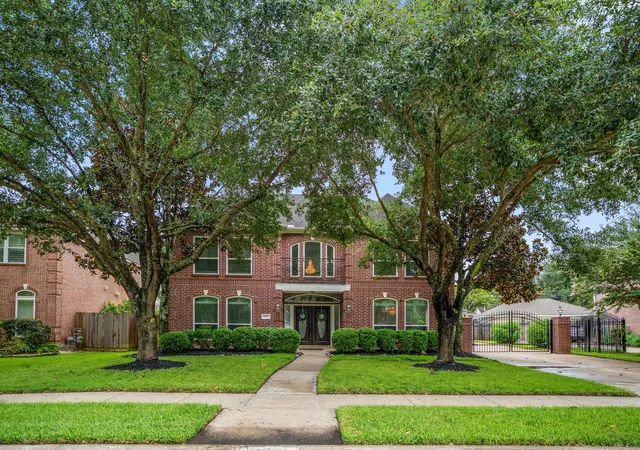 Photo 2 of Sale Pending at 17327 W Copper Lakes Dr, Houston, TX 77095 | MLS# 48479713 | Listing updated on 2026-09-18
