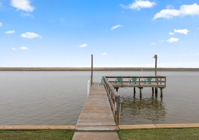 4th image of 1839 County Road 230 Dr, Bay City, TX 77414 | MLS# 32545395
