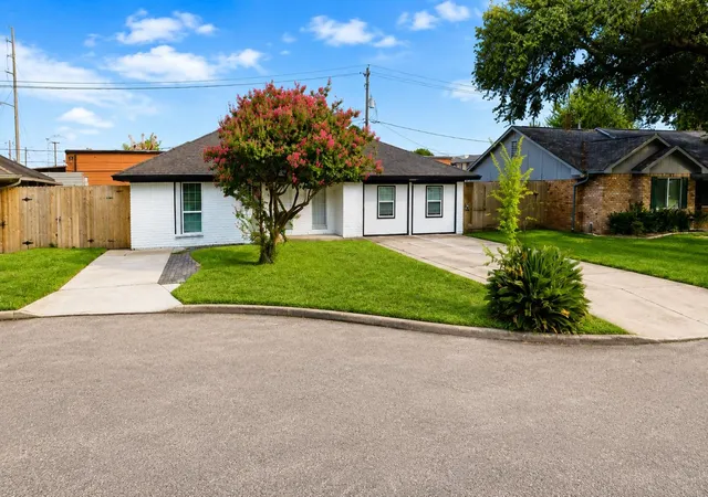 Photo 1 of Single family home for sale at 3007 Larknolls Ln, Houston, TX 77092 | MLS# 24303093 | Listing updated on 2026-08-30