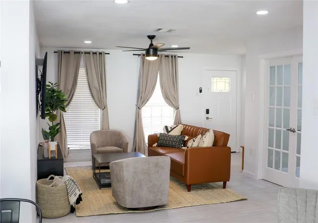 Photo 2 of Single family home for sale at 3007 Larknolls Ln, Houston, TX 77092 | MLS# 24303093 | Listing updated on 2026-08-30