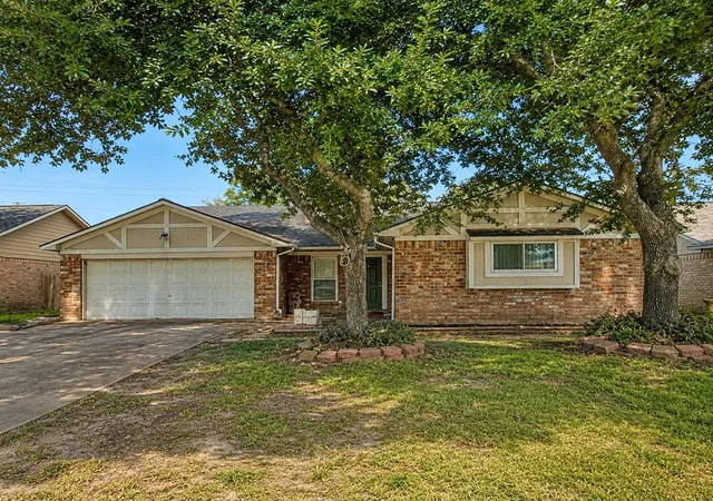 Photo 1 of Single family home for sale at 3827 Addicks Clodine Rd, Houston, TX 77082 | MLS# 75065898 | Listing updated on 2026-08-28