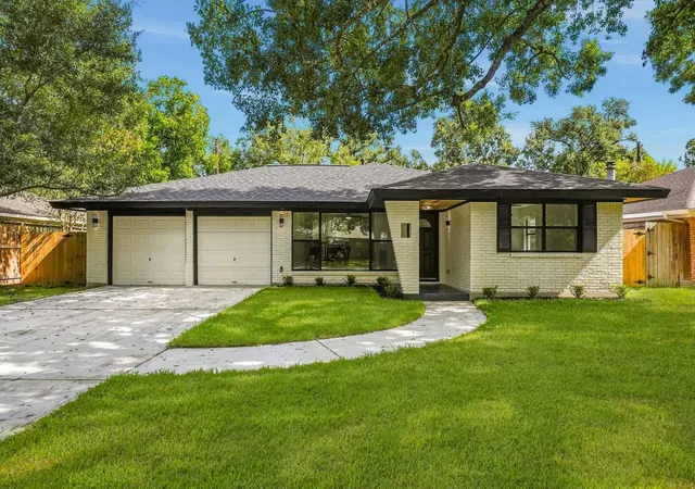 1st image of 5322 Briarbend Dr, Houston, TX 77096 | MLS# 70356586