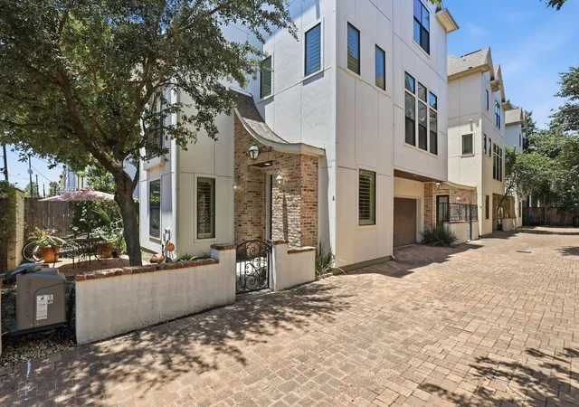 Photo 1 of Single family home for sale at 1009 W 24th Street #A, Houston, TX 77008 | MLS# 98253128 | Listing updated on 2026-09-06