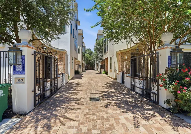 Photo 3 of Single family home for sale at 1009 W 24th Street #A, Houston, TX 77008 | MLS# 98253128 | Listing updated on 2026-09-06