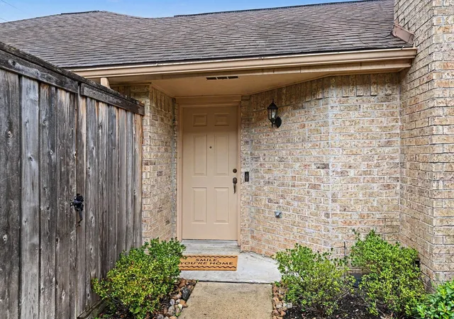 2nd image of 14115 Highcroft Dr, Houston, TX 77077 | MLS# 71433127