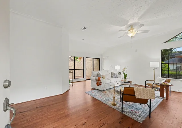 3rd image of 14115 Highcroft Dr, Houston, TX 77077 | MLS# 71433127