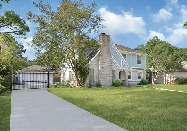 Photo 2 of Single family home for sale at 4806 Charade Dr, Houston, TX 77066 | MLS# 49187972 | Listing updated on 2026-08-07
