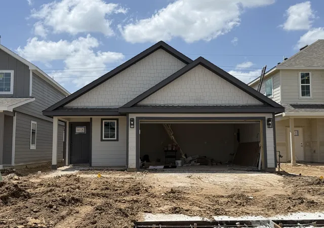 Photo 2 of Sale Pending at 2122 Creole Crk Ln, Houston, TX 77090 | MLS# 51522082 | Listing updated on 2026-09-02
