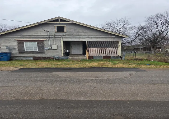 Single family home for sale at 612 W 16th Avenue, Corsicana, TX 75110 | MLS# 27341414 | Listing updated on 2026-03-12