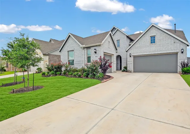 Photo 2 of Sale Pending at 5608 Forest Cvs Dr, Richmond, TX 77469 | MLS# 20956385 | Listing updated on 2026-10-02