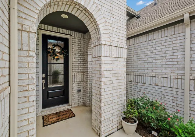 Photo 3 of Sale Pending at 5608 Forest Cvs Dr, Richmond, TX 77469 | MLS# 20956385 | Listing updated on 2026-10-02