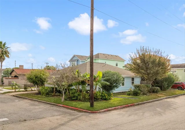 Photo 1 of Single family home for sale at 1602 55th Street, Galveston, TX 77551 | MLS# 69028916 | Listing updated on 2026-08-04