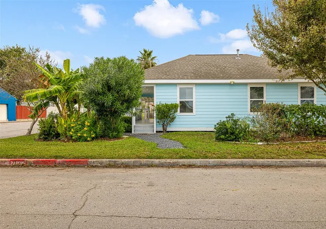 Photo 3 of Single family home for sale at 1602 55th Street, Galveston, TX 77551 | MLS# 69028916 | Listing updated on 2026-08-04