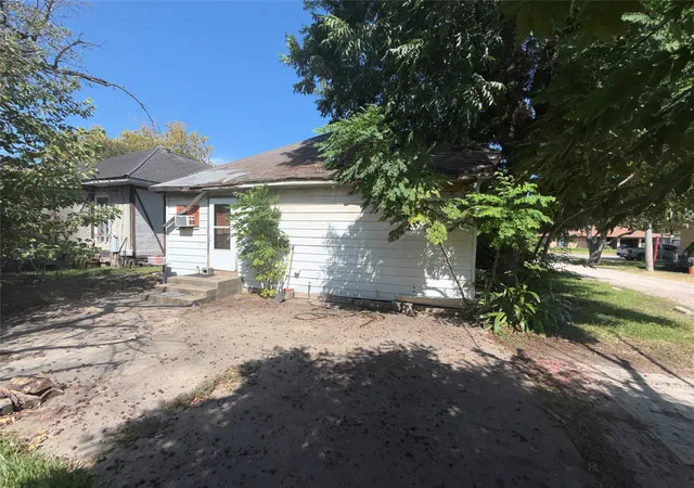 Photo 3 of Single family home for sale at 515 4Th Street, Texas City, TX 77590 | MLS# 11454946 | Listing updated on 2026-08-27